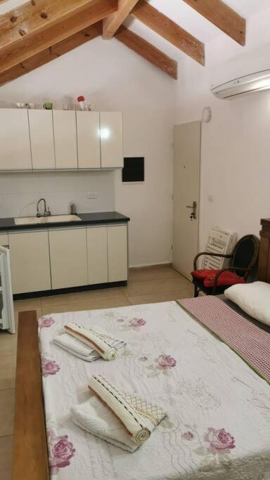 Stunning Apartment Located In The Heart Of The City Center, Close To A Synagogue, Train Station, Mahane Yehuda Market, Etc. Jerusalem Eksteriør bilde