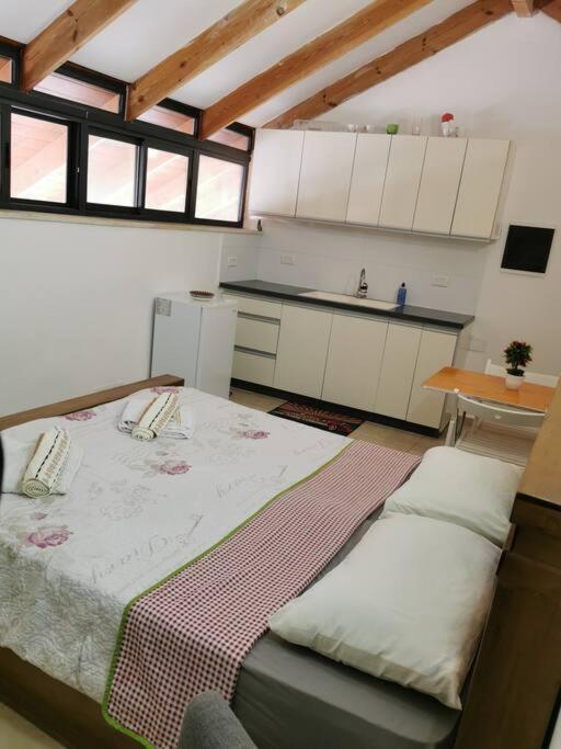 Stunning Apartment Located In The Heart Of The City Center, Close To A Synagogue, Train Station, Mahane Yehuda Market, Etc. Jerusalem Eksteriør bilde